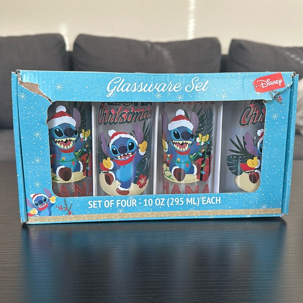 Disney Stitch Christmas Holiday Glassware Set - Picture 1 of 3